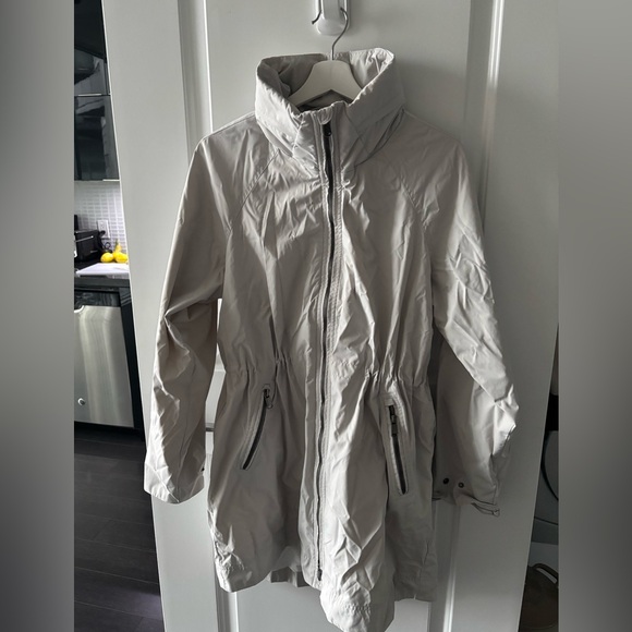 The Group by Babaton Rain-Drop Jacket/Anorak - Picture 5 of 11